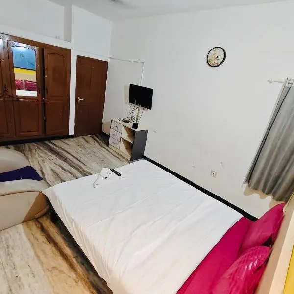 BACADI INN Tourist Home, hotel a Ernakulam