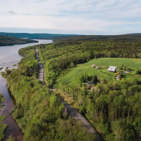 Chanterelle Inn & cottages, hotel in Baddeck