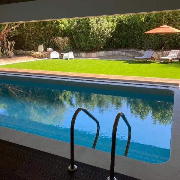 Poolside Suite - Piscina aquecida-Quinta da BellaVista, ξενοδοχείο σε Σανταρέμ