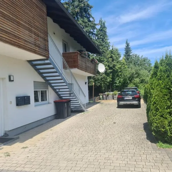 Gemütliche Wohnung in St Georgen nähe Attersee, отель в городе Фёклабрукк