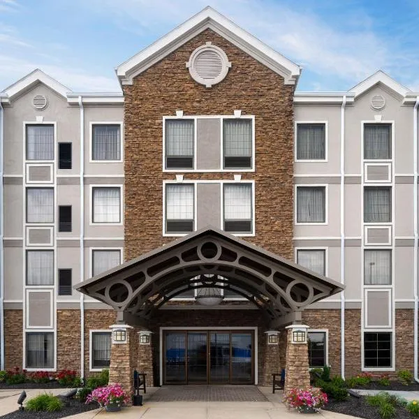 Staybridge Suites Indianapolis-Airport, an IHG Hotel, hotel di Indianapolis International Airport