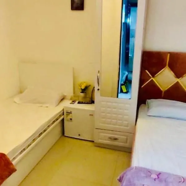 Home STay SMart Couples Room, hotel a Dubai