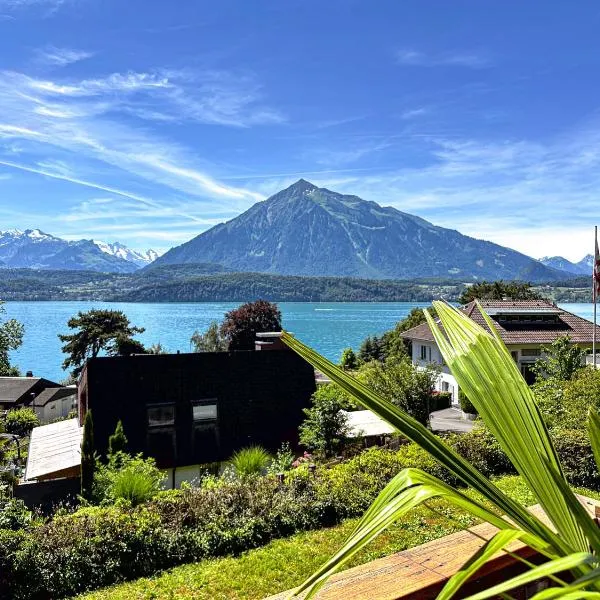 The Bluemlisalp, a private holiday flat with the lake of Thun view, hotel u gradu Wimmis