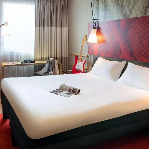 ibis Paris Rueil Malmaison, hotel u gradu Kurbevoa