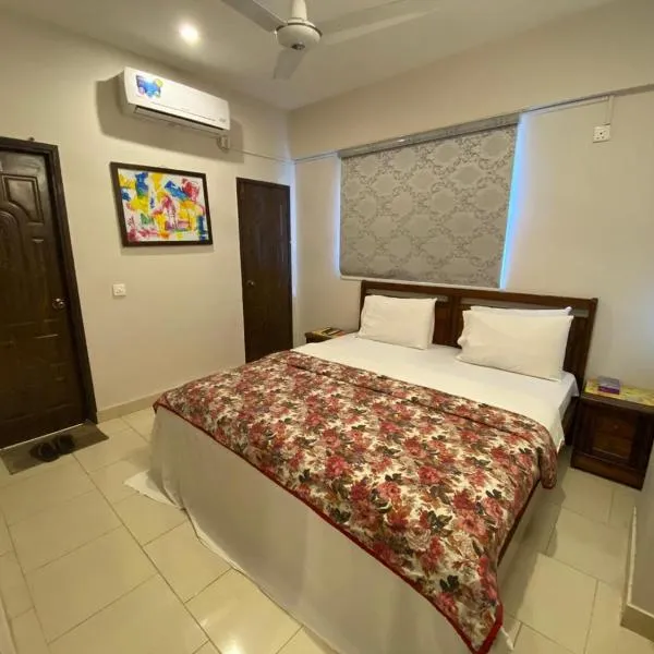 2 Bedroom Apartment in DHA, hotel in Karachi