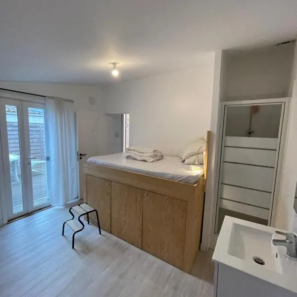 Chambre privée dans maison d’hôtes – hotel w mieście Cenon