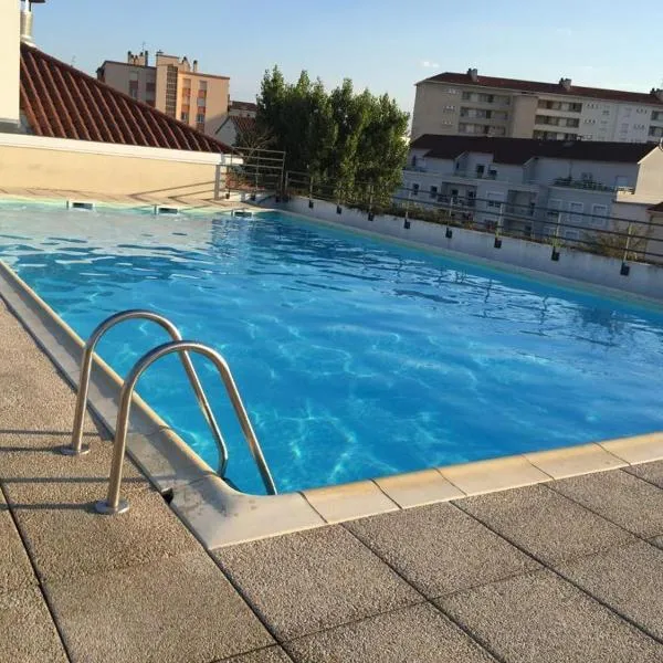 Appartement avec piscine sur le toit – hotel w mieście Villeurbanne