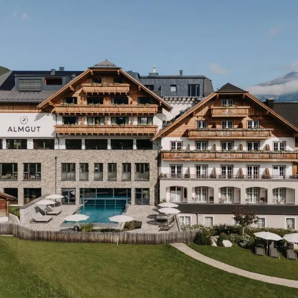 ALMGUT - Mountain Wellness Hotel, hotel u gradu Mauterndorf