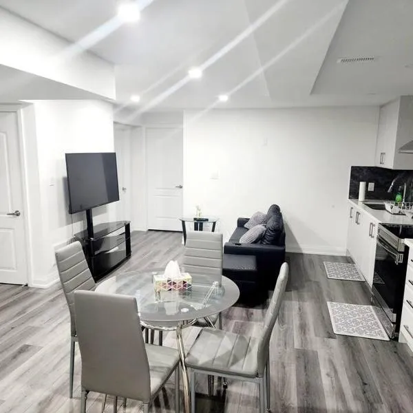 A Place to Call Home - 2 BR Basement, hotel di Brampton