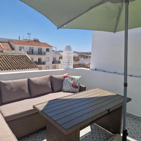 House with Private Roof Terrace in Centre, hotel v destinaci Tavira