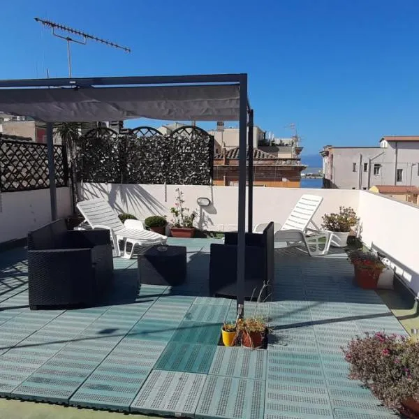 Rosa's Apartment with Terrace, hotell i Cagliari