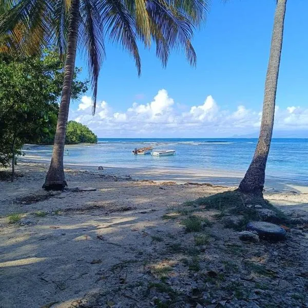 T1 bis à proximité de la plage, hotell i Le Gosier