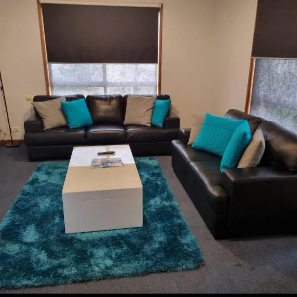 WI -FI- Netflix- Super Comfy 3 Bedroom Home With Massive 21Metre Driveway Space for boat or Caravan, hotel v destinaci Portland