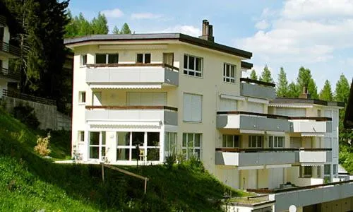 Residenz Larix Apartments, hotel di Zernez