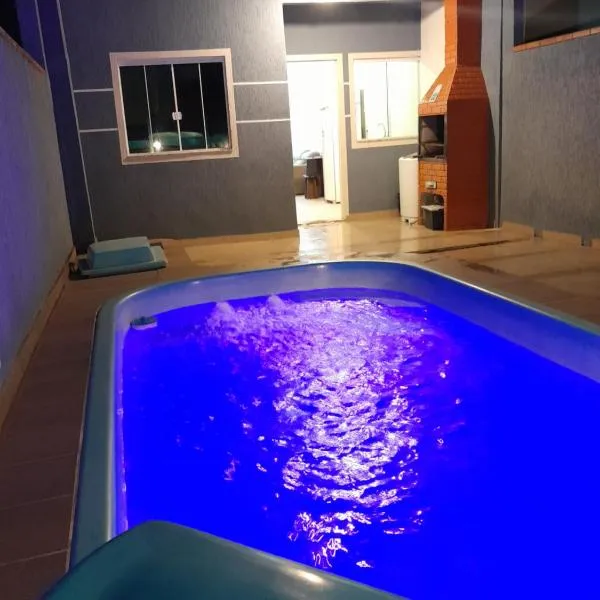 casa na praia com piscina e ar condicionado para 7 pessoas, hotel em Matinhos