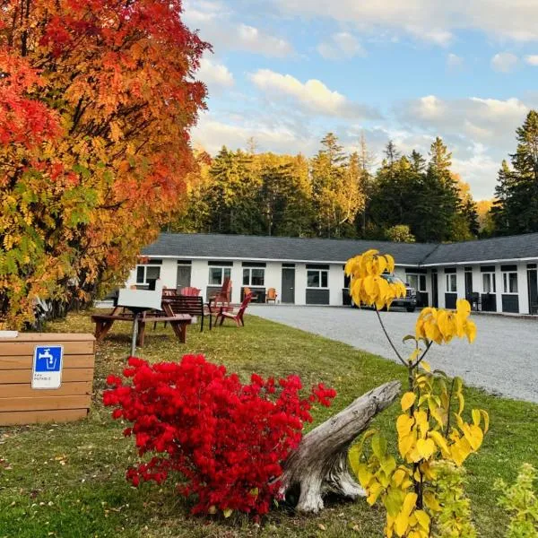 Motel de L'Anse et Camping Rimouski, хотел в Сан-Фабиен