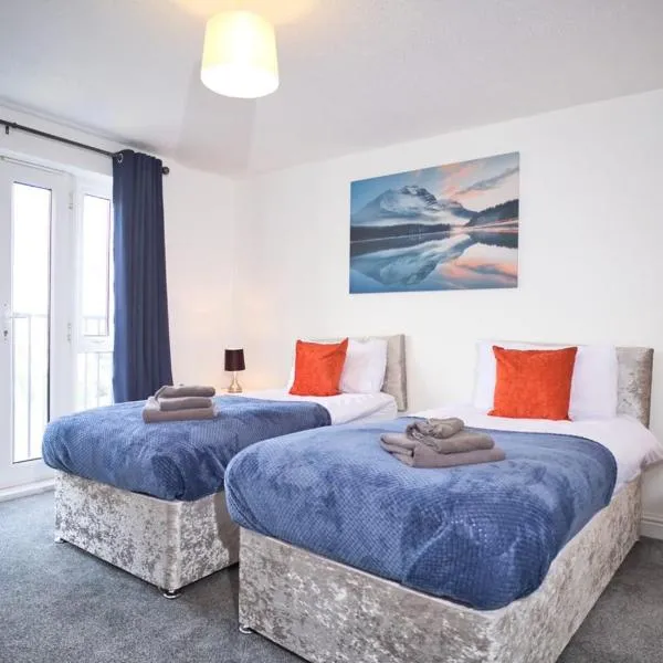 St Kats Mews 4 bed with parking, hotel u gradu Piterboro