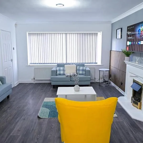 3 Bedroom House Manchester Free Wifi and Parking, hotel v mestu Bury