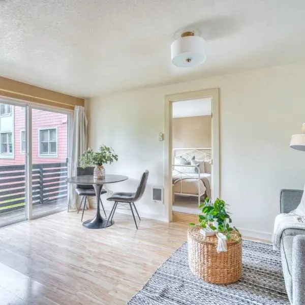 Stay Portland Collection - Adorable Bright 1 Bed Near OHSU, hotel sa Portland