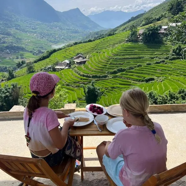 Hmong Hillside House, hótel í Lao Cai