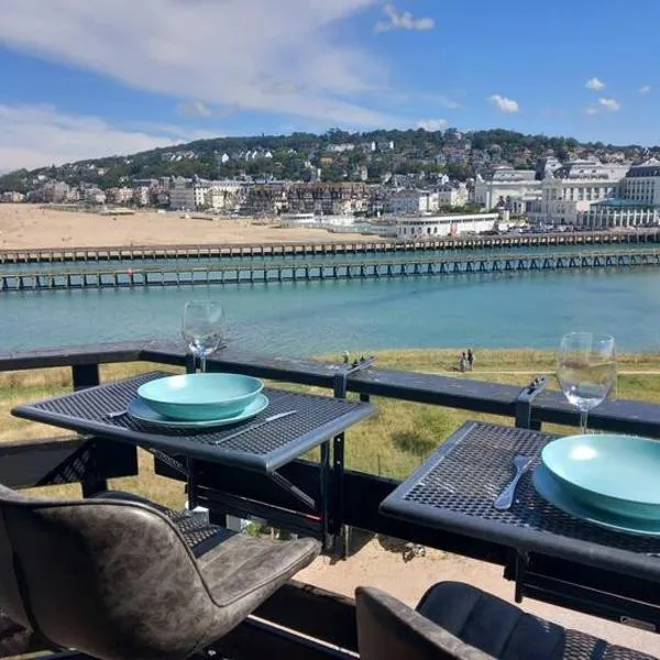 Mini-duplex cosy avec magnifique vue mer, hotell i Deauville