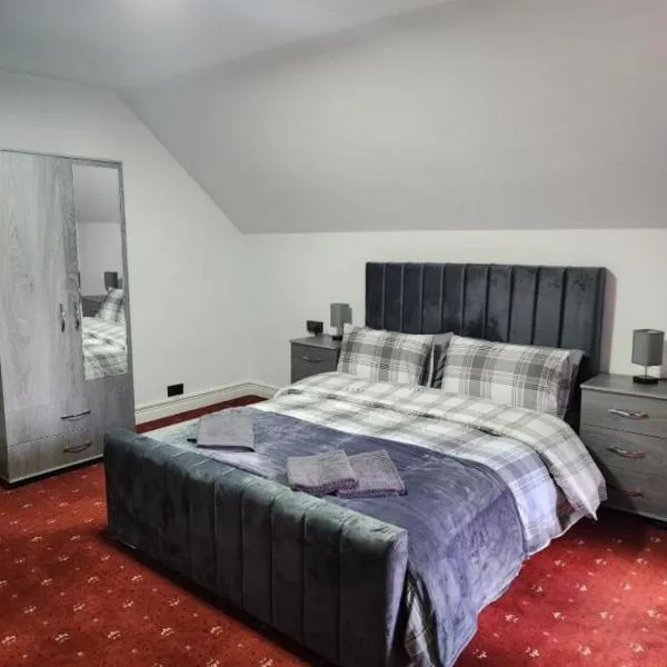 Rainsough Cottage Guest House - Shared Bathroom - Free Parking & WiFi, hotel sa Bury