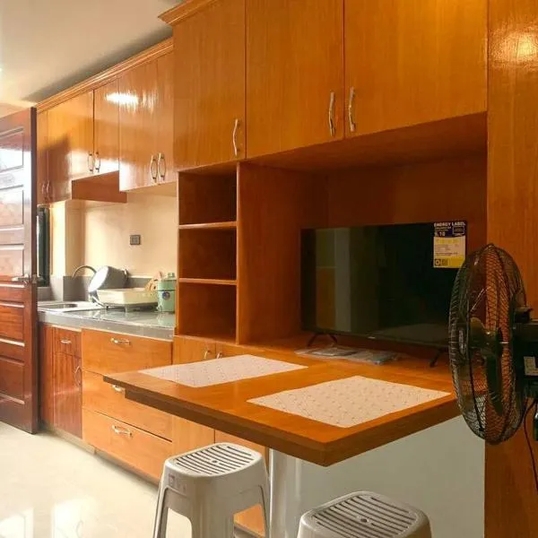 Studio apartment in Mactan, Cebu, hótel í Mactan