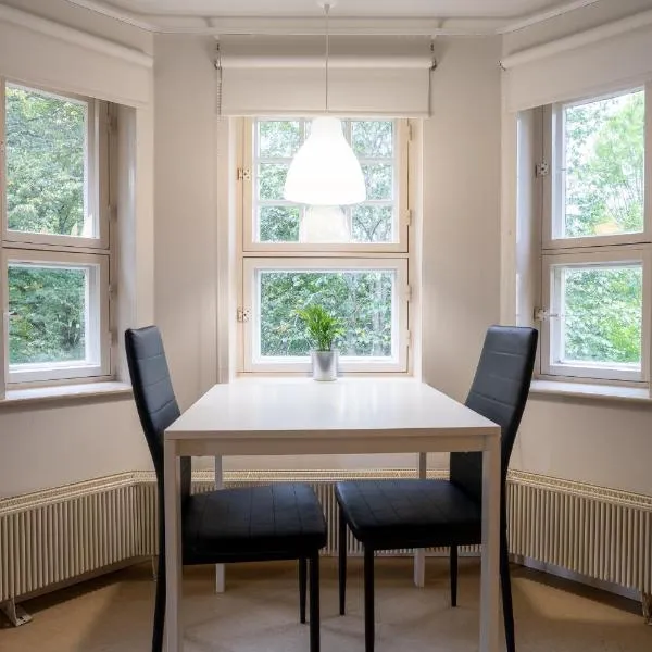 Kotimaailma Villa Hortus - Roomy Studio for 2, hótel í Turku