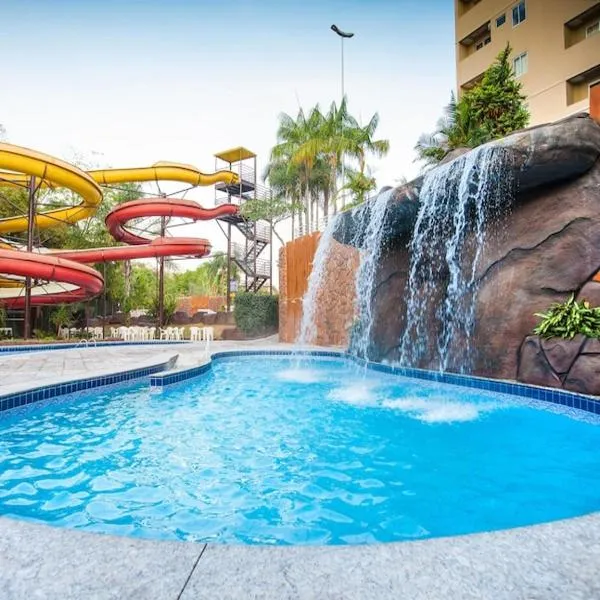 ÁGUAS TERMAIS NATURAIS nas PISCINAS com ÁGUAS QUENTES 24 HORAS acesso GRÁTIS aos PARQUES AQUÁTICOS dos RESORTS GOLDEN DOLPHIN GRAND HOTEL do SUPREME e do EXPRESS os melhores HOTÉIS RESORTS com PARQUE AQUÁTICO em CALDAS NOVAS Garanta JÁ PROMOÇÃO QUALIDADE, hotel en Rio Quente