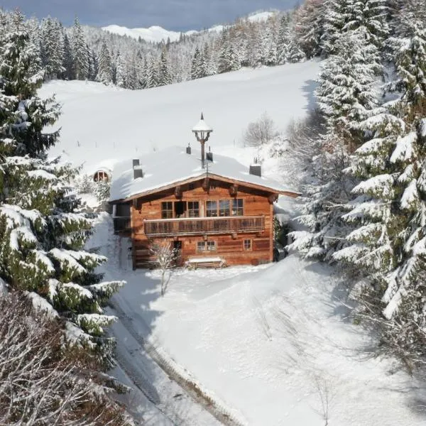 Luxury old wood mountain chalet in a sunny secluded location with gym, sauna & whirlpool, hotel en Scheffau am Wilden Kaiser