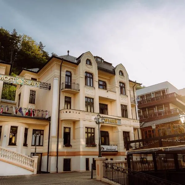 Hotel Most Slávy, hotel em Trenčianske Teplice