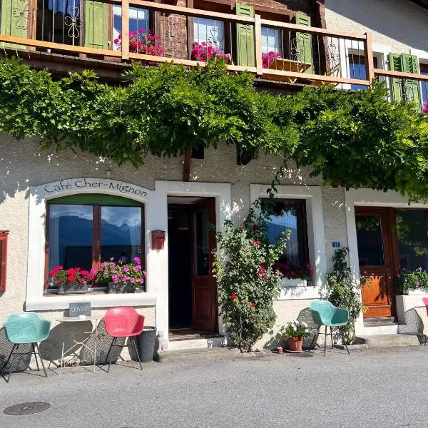 Restaurant et Chambres d'Hôtes Le Chermignon, hotel u gradu Kran-Montana