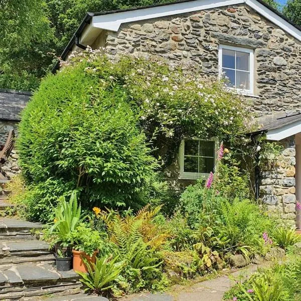 Yr Hen Efail Cosy 1 bedroom Cottage, with fireplace and garden, hotel di Llanrwst