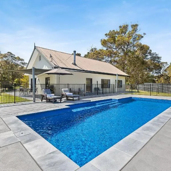 Bush Retreat With Private Pool, hotel din Narooma