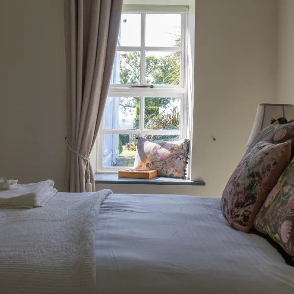 Hill House Lodge sleeps 6 Overlooking the rock of Cashel, hotel en Cashel