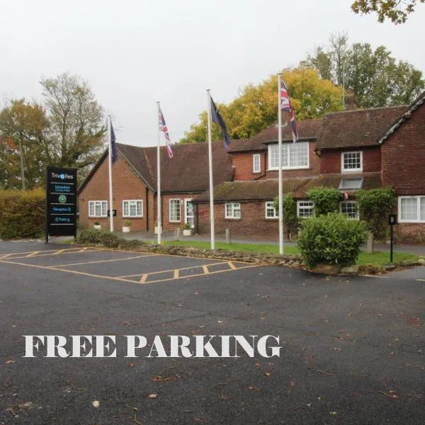 Trivelles Waterhall Country Gatwick Hotel & airport parking, hotell i Crawley