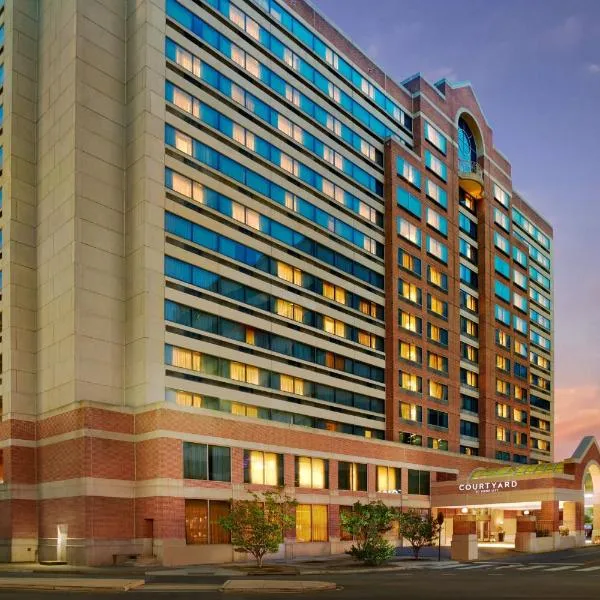 Courtyard Arlington Crystal City/Reagan National Airport, hotel em Arlington