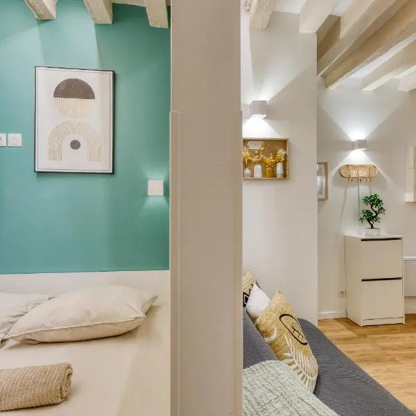 Appartement Moderne & Calme, à 2 pas du Château et 30 min de Paris, hotel in Versailles