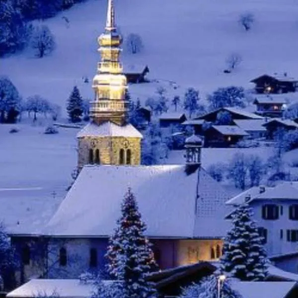 Cosy cocon montagnard, proche Megève, à Combloux, хотел Combloux