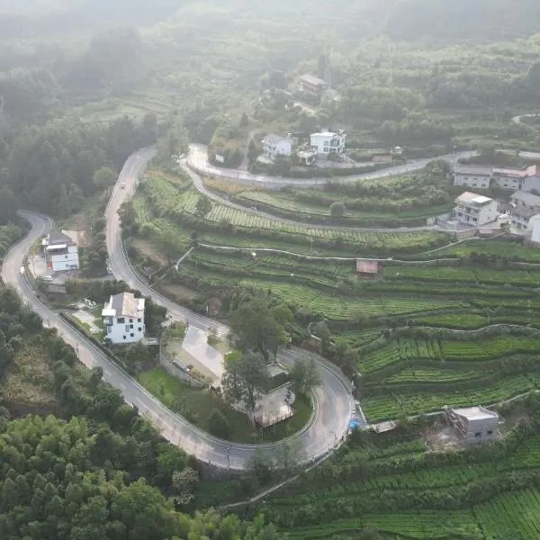 Hilltop House Resort، فندق في Zhangjiajie