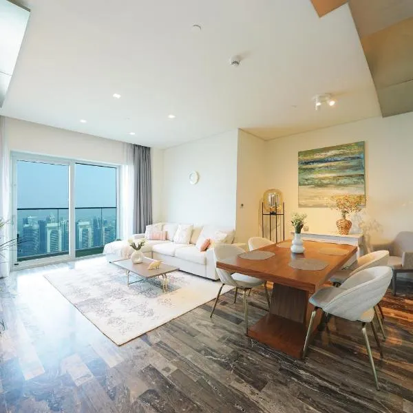 Luxurious Apartment with Panoramic Views at Dubai Marina、Dubai Marinaのホテル