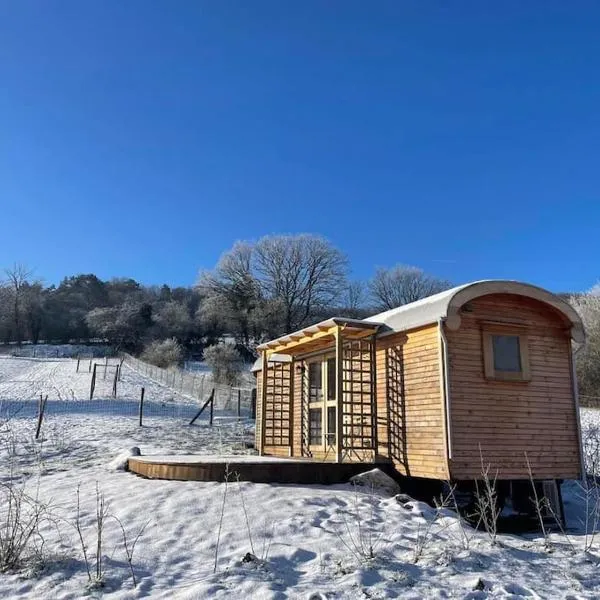 Roulotte en bois tout confort – hotel w mieście Rochefort