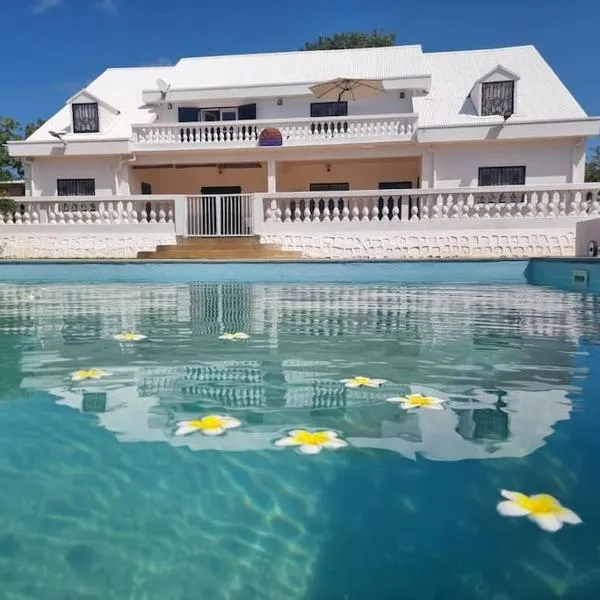 Villa Saidia avec PISCINE، فندق في دييجو سواريز