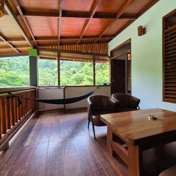 Sam's Bungalows And Treks, hotel en Bukit Lawang