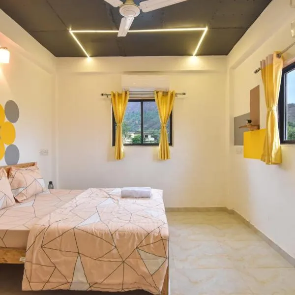 Viesnīca ll EMPYREAN STAYS ll 6BHK AC BLACK BUNGLOW ll pilsētā Lonavala