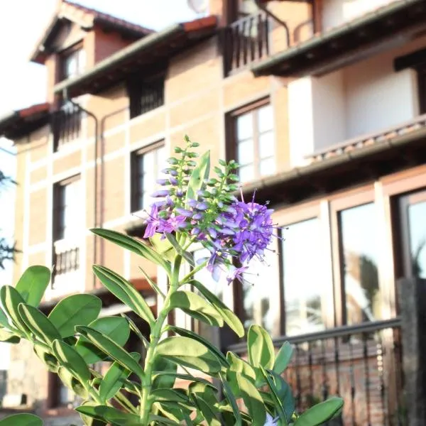 Posada La Cabaña De Salmon: Santillana del Mar'da bir otel