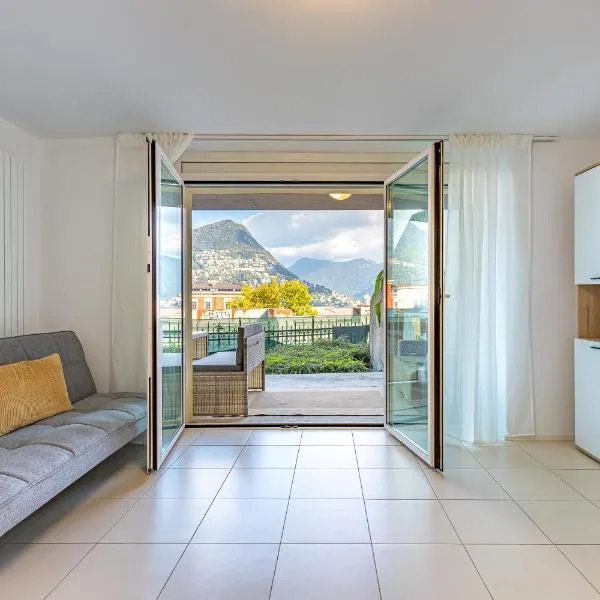 Imperial of Lugano 2 with a lake view and garden behind the station and 10 min from the lake of Lugano, hotell sihtkohas Morcote