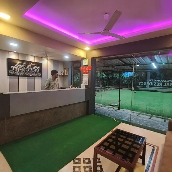 Hotel Mangal Residency Lonavala !! 600 Mts From Lonavala Railway Station !! Couple Friendly !! – hotel w mieście Lonavla