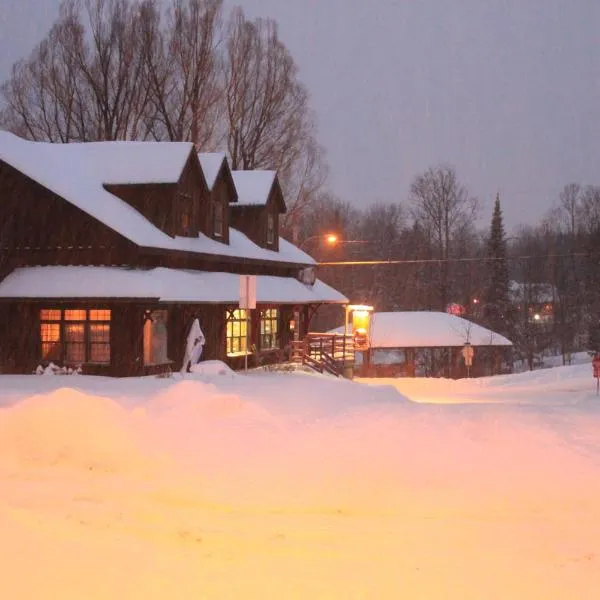 Auberge Micro-Brasserie Le Baril Roulant: Val David (Québec) bir otel