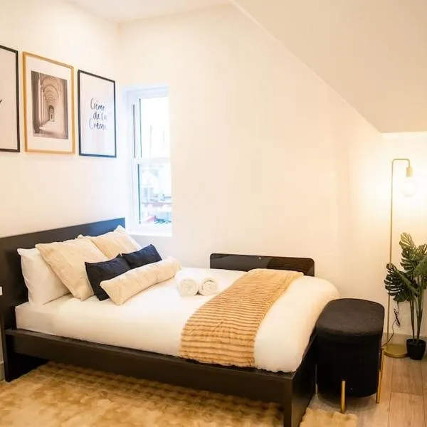 Five star Boutique Studio Flat in London, hotell i Epsom